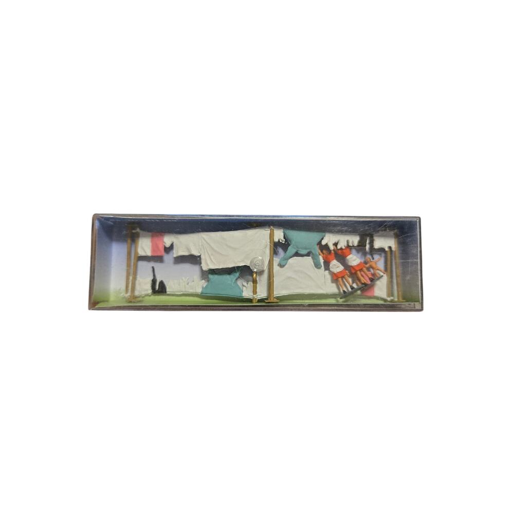 Faller HO 151014 Wash Day Figures with Clothesline Vintage Germany Model Train